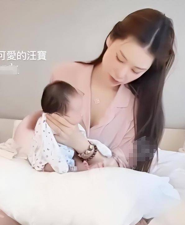 马筱梅争夺冠姓权，张兰拒绝满月宴，汪小菲再次里外不是人！