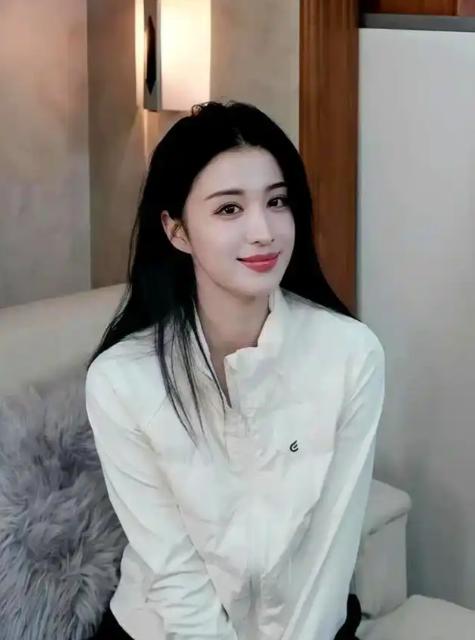 一场生日，戳穿27岁王楚然“江湖地位”，杨洋一个字都没说错