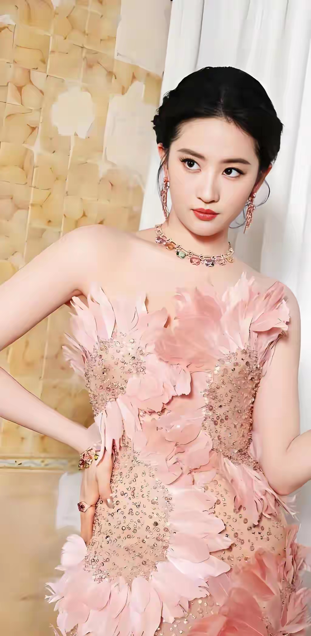 刘亦菲不与群芳伍，独为天上仙