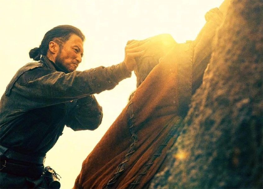 春节档三强厮杀,张艺谋翻车,《镖人》靠自来水,沈腾凭啥独吞半壁票房?