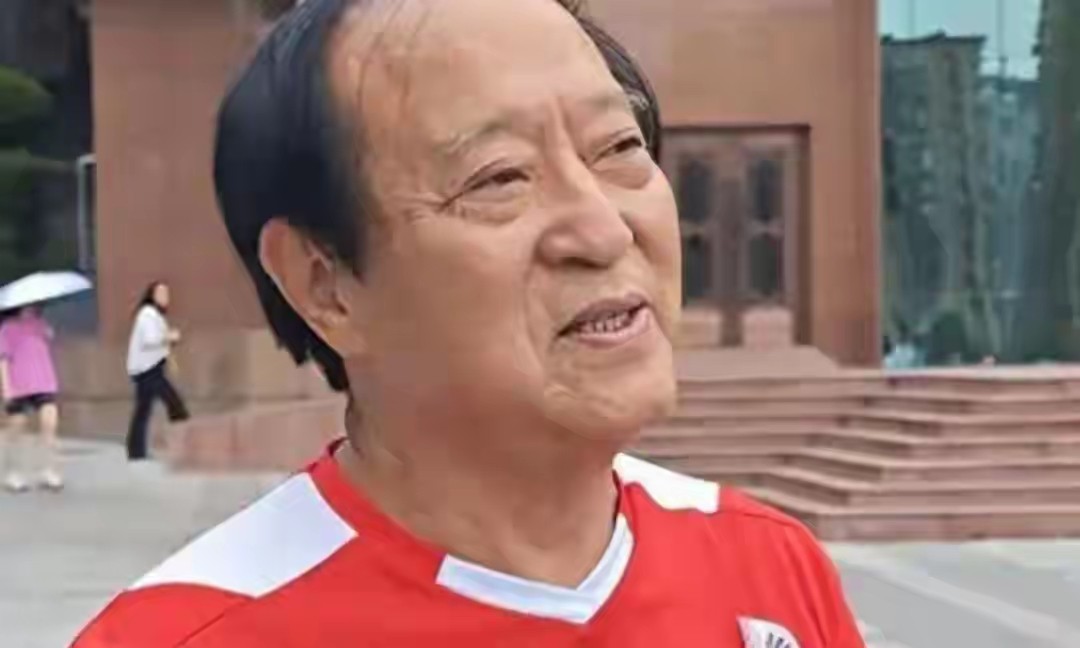 冯巩也没想到,家产尽失的牛群,如今终于找到了晚年的“依靠”