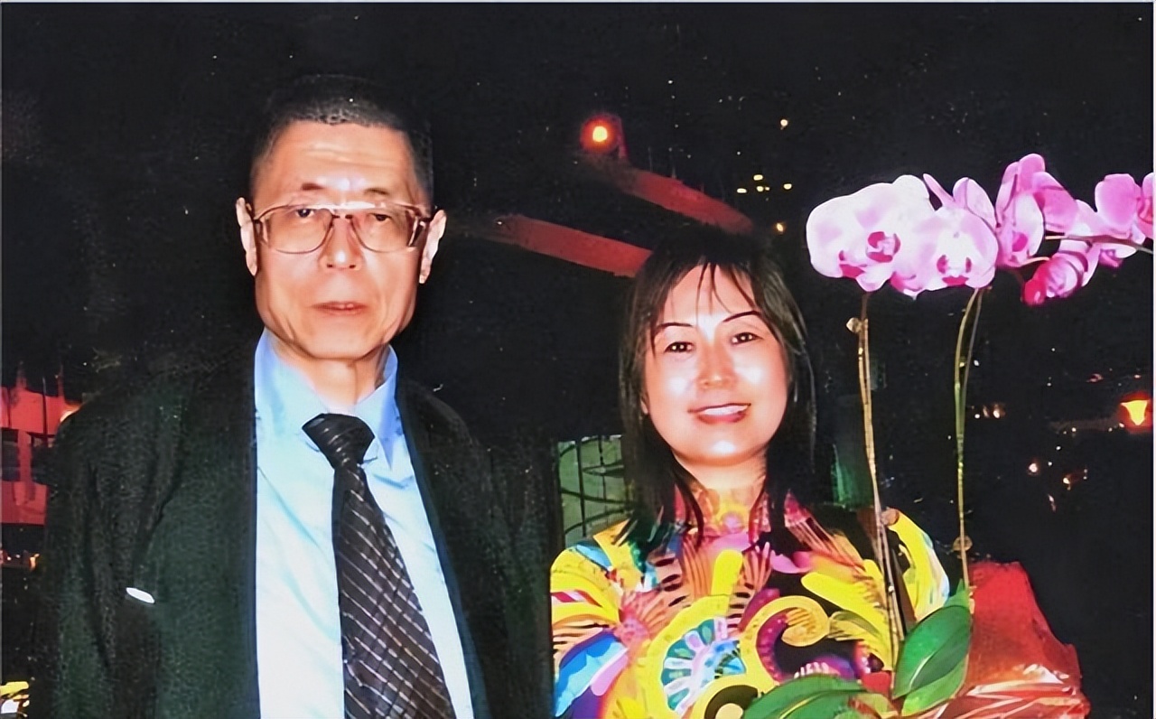 三婚娶小37岁徒弟，81岁生女，84岁生儿，如今住美国豪宅好不惬意