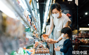 婚后AA制3年，老公嫌我月薪8千配不上他，他升职当天，我成8000万富婆