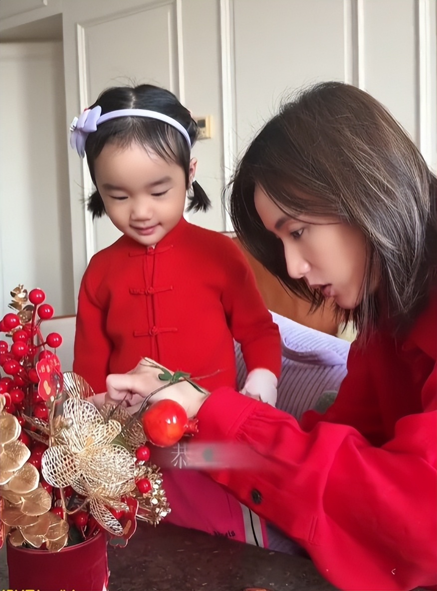 李亚鹏真有福气！春节才过7天，二婚生的4岁小女儿，又给他争光了