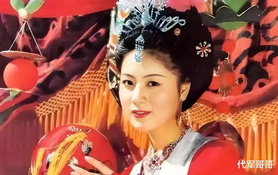 63岁马兰近况曝光！嫁给大16岁余秋雨恩爱33年，如今尽情享受丁克生活