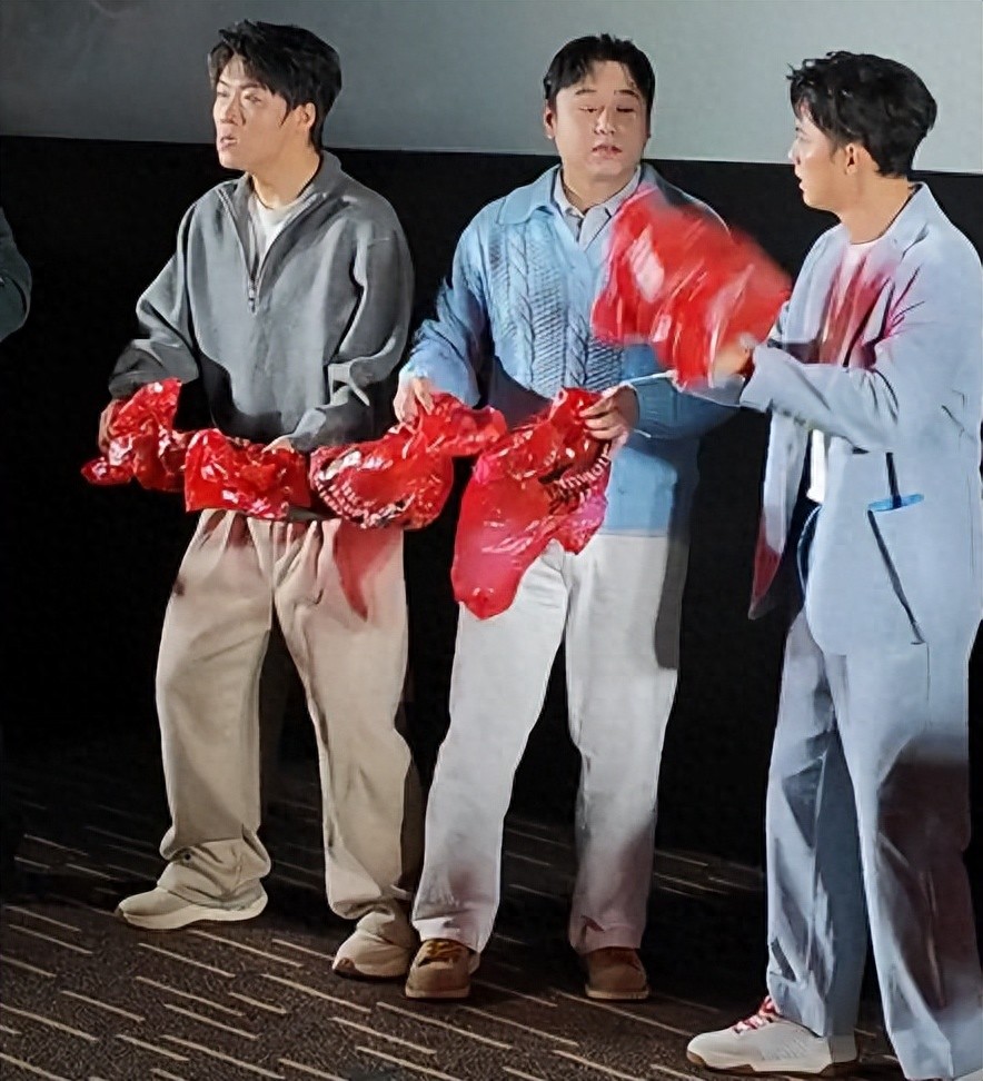 看41岁叶祖新和31岁彭昱畅的同框近照，才知油腻和清爽的区别在哪