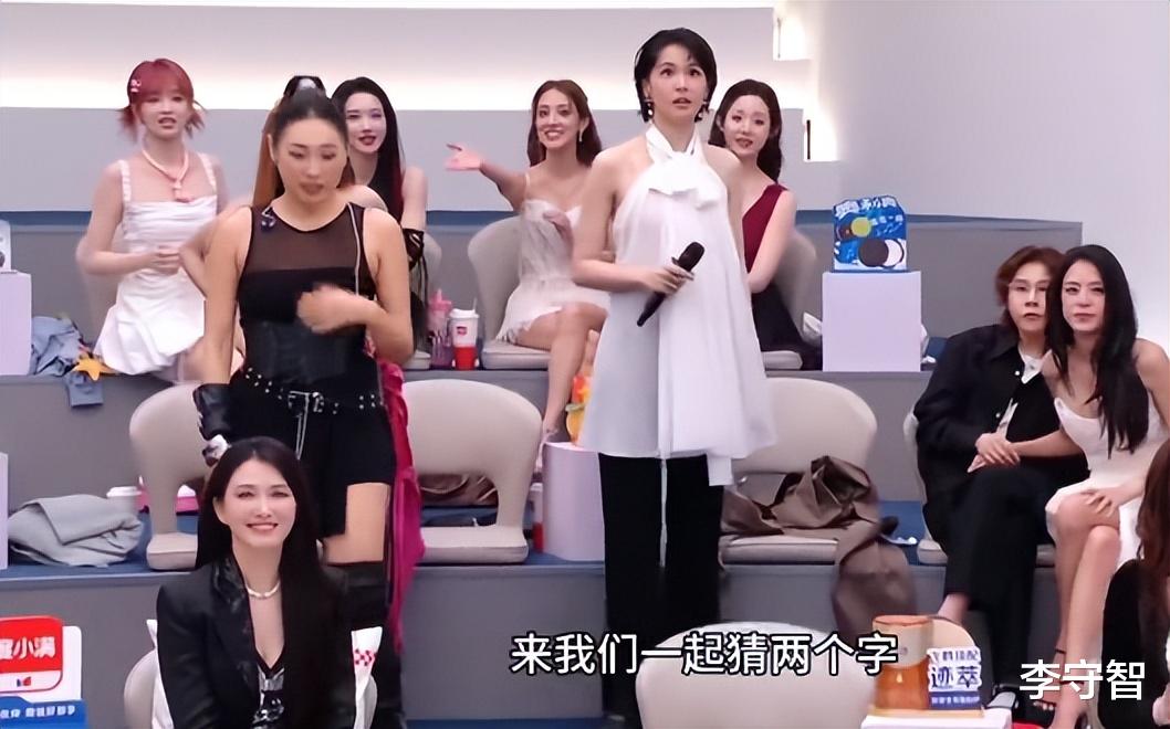 李小冉哗众取宠成流量担当,但退出浪姐7更明智!