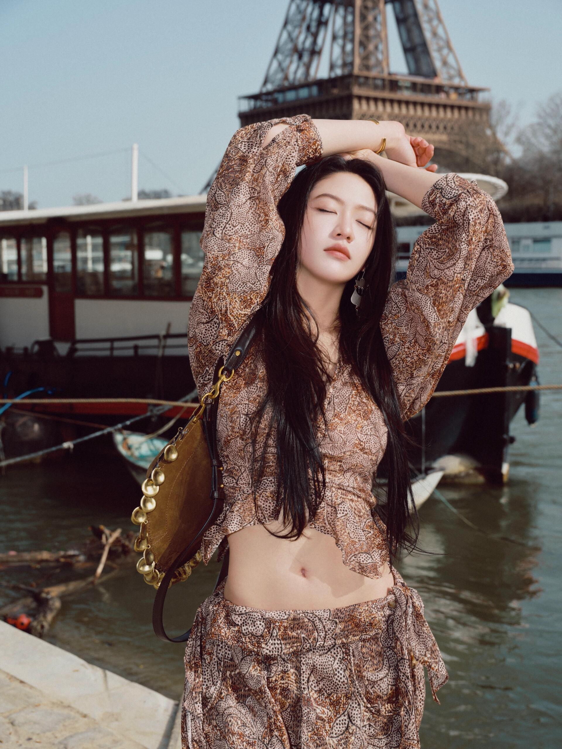 向涵之巴黎街头美出圈