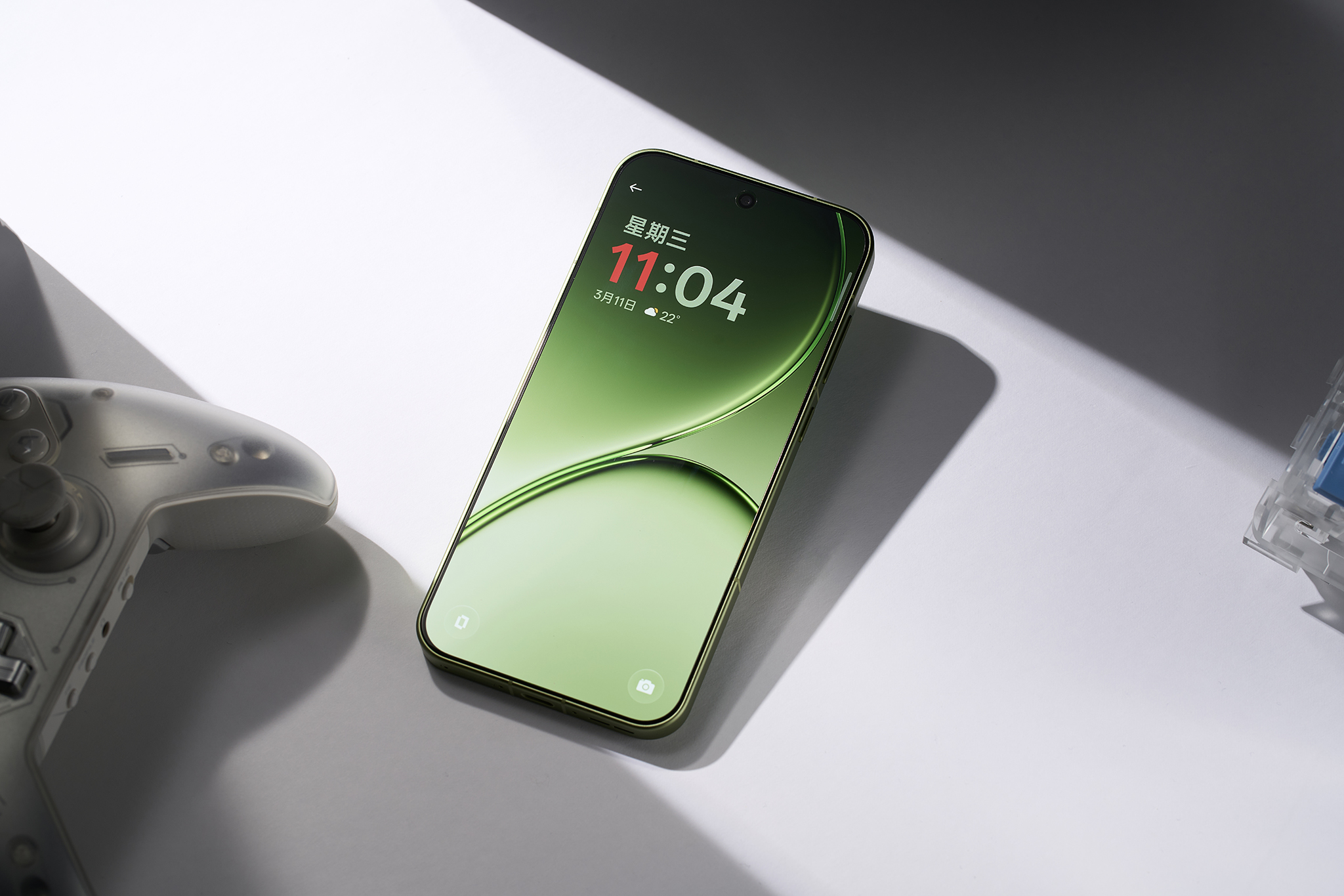 「鮮Phone畫報」一加15T松弛抹茶｜輕盈趁手，旗艦盡有