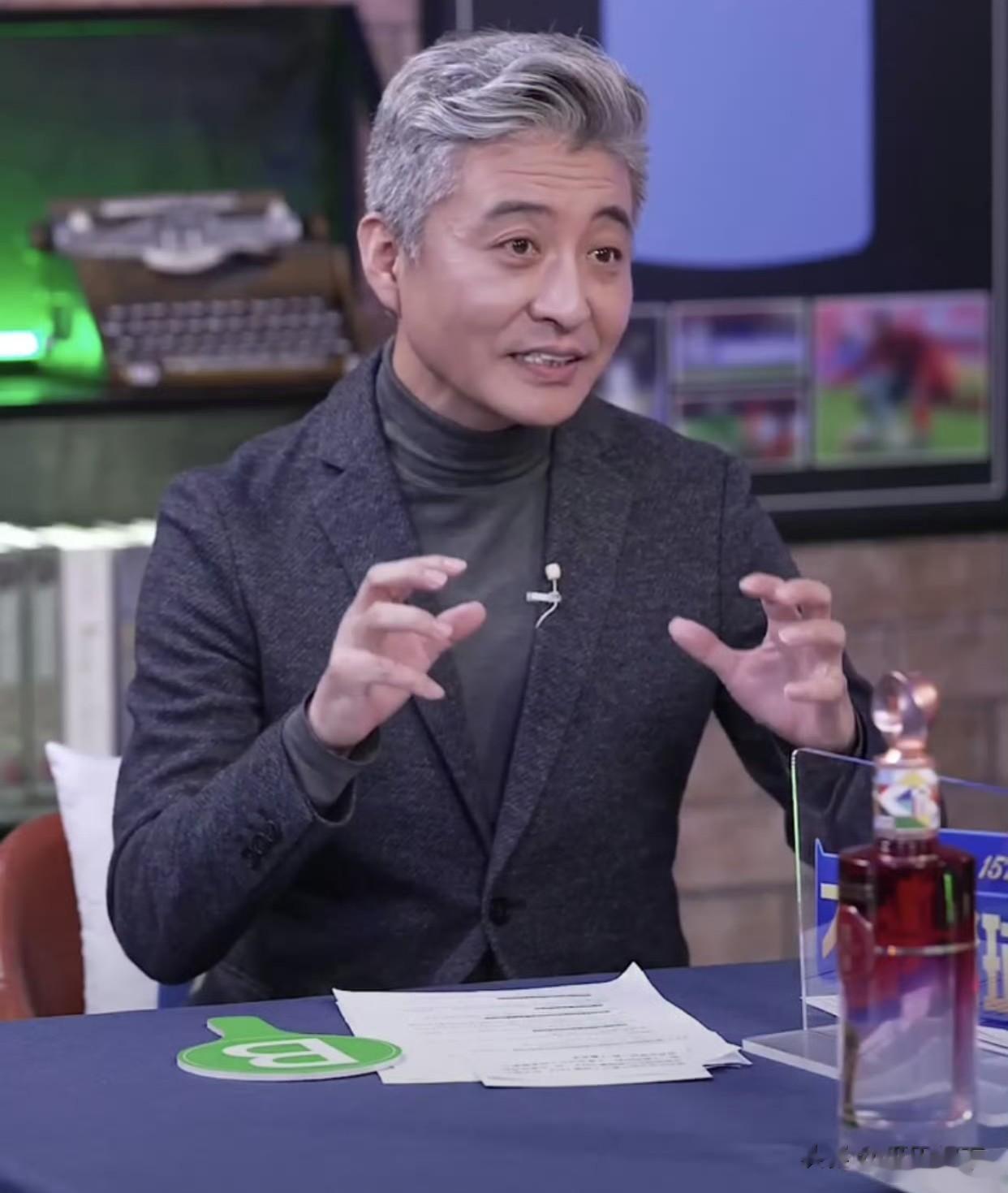 成于嘴、败于嘴，50岁就满头白发的周炜，如今的下场不值得同情