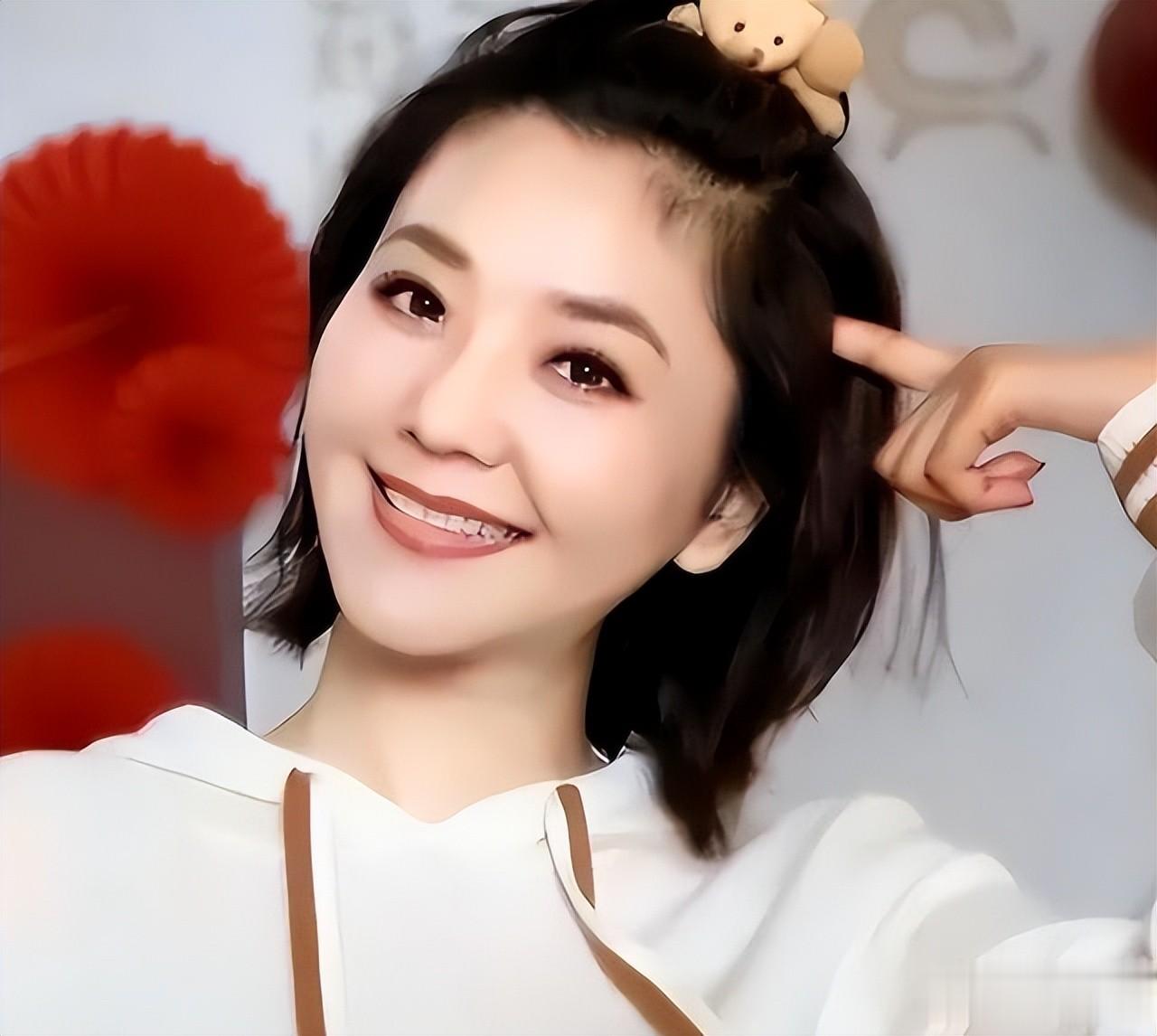 与大8岁领导闪婚，婚后分居多年，51岁的方琼如今过得幸福吗？