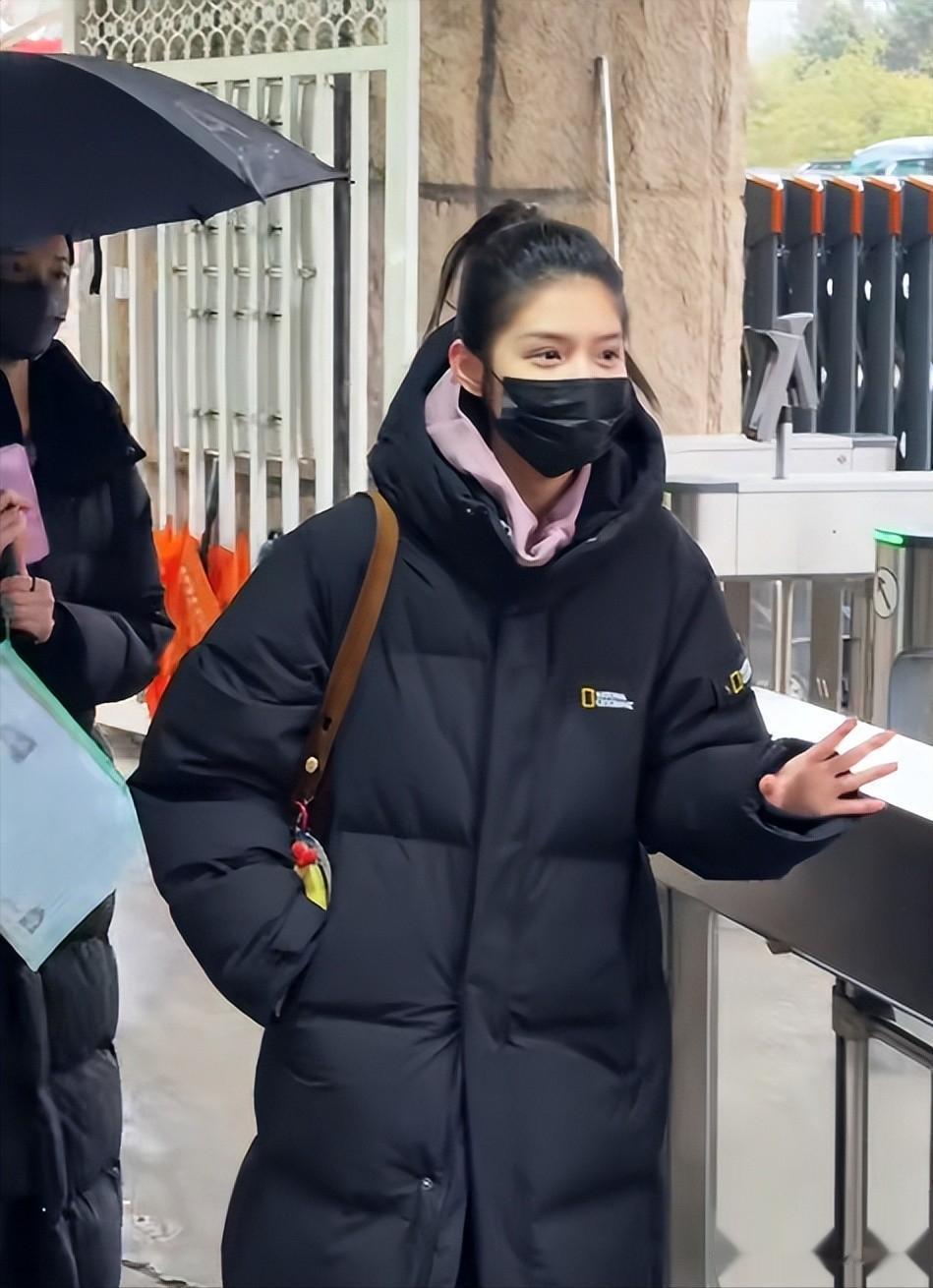 艺考现场童星扎堆！“小温宜”带3助理排场大，生图却被艾米秒杀