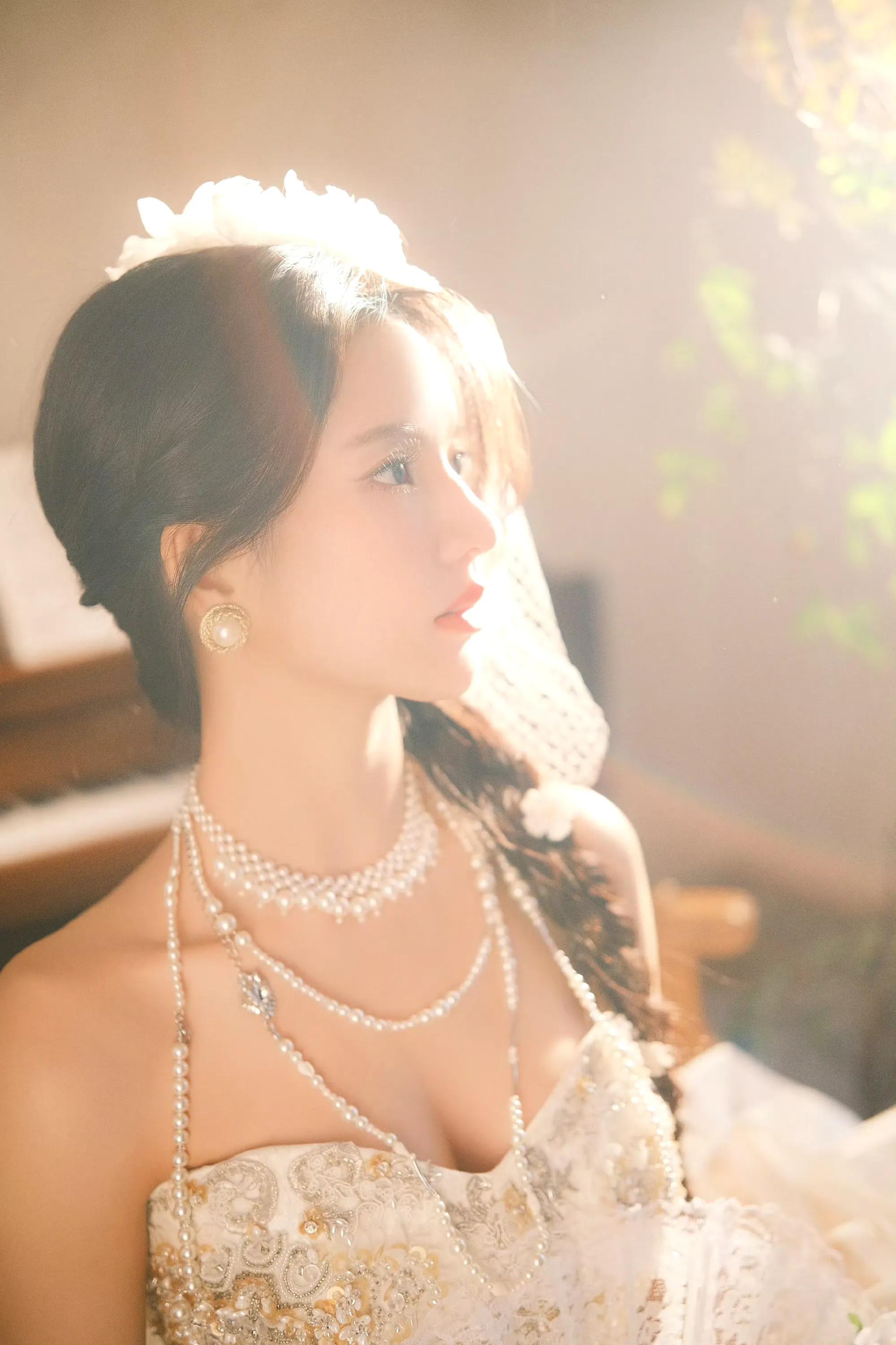 刘些宁婚纱大片,浪漫满屋