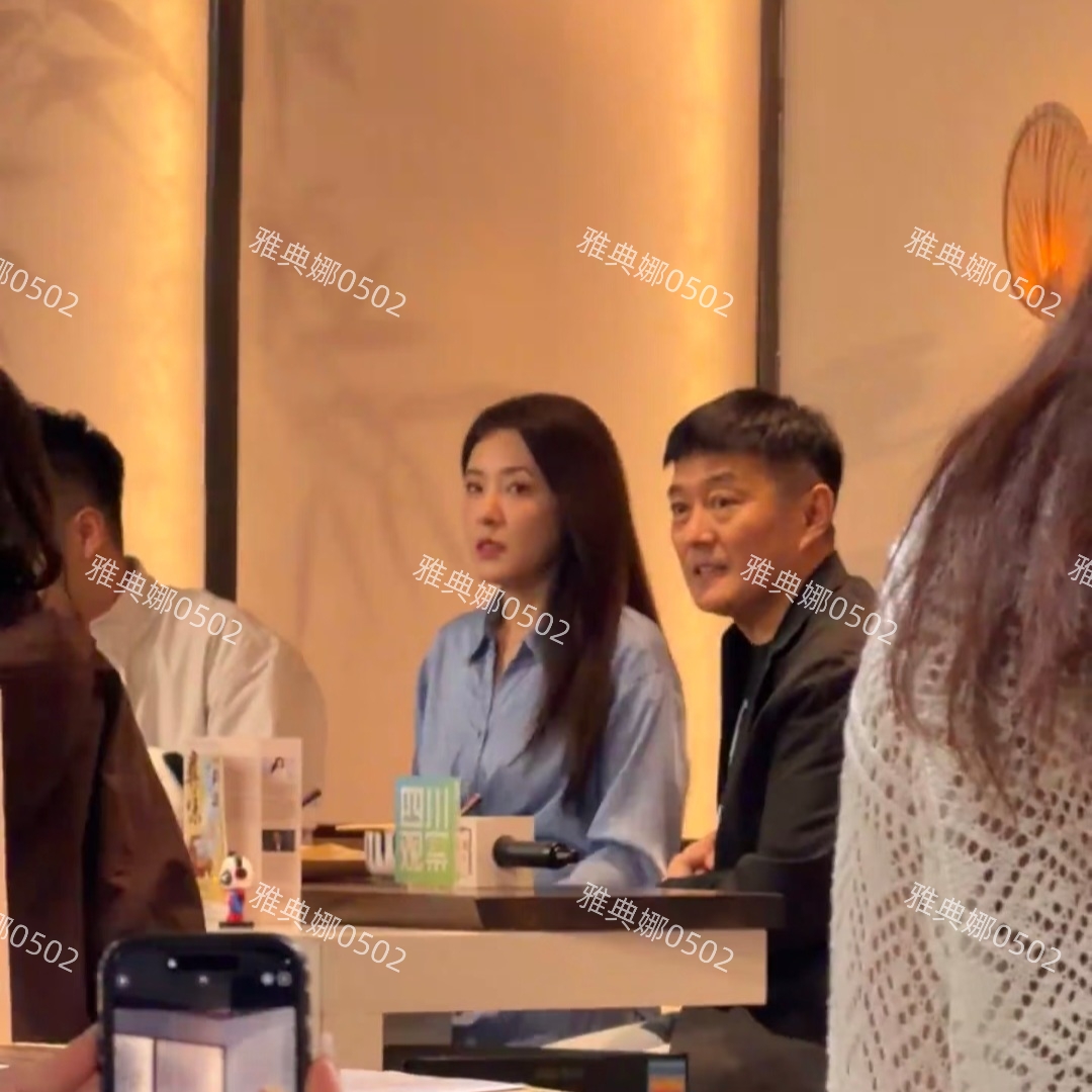 曾黎的美貌被高估了，成都遇到她本人没网上夸的那么美脸很僵很肿