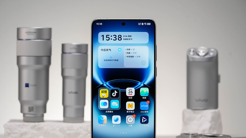 vivo X300 Ultra“銀調”圖賞 獨創3+2鏡頭矩陣