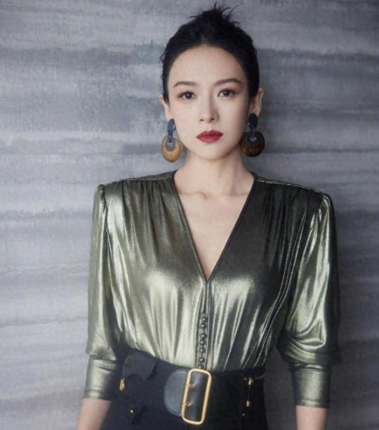 汪峰也没想到，距离过年仅剩5天，46岁章子怡高调官宣了喜讯！