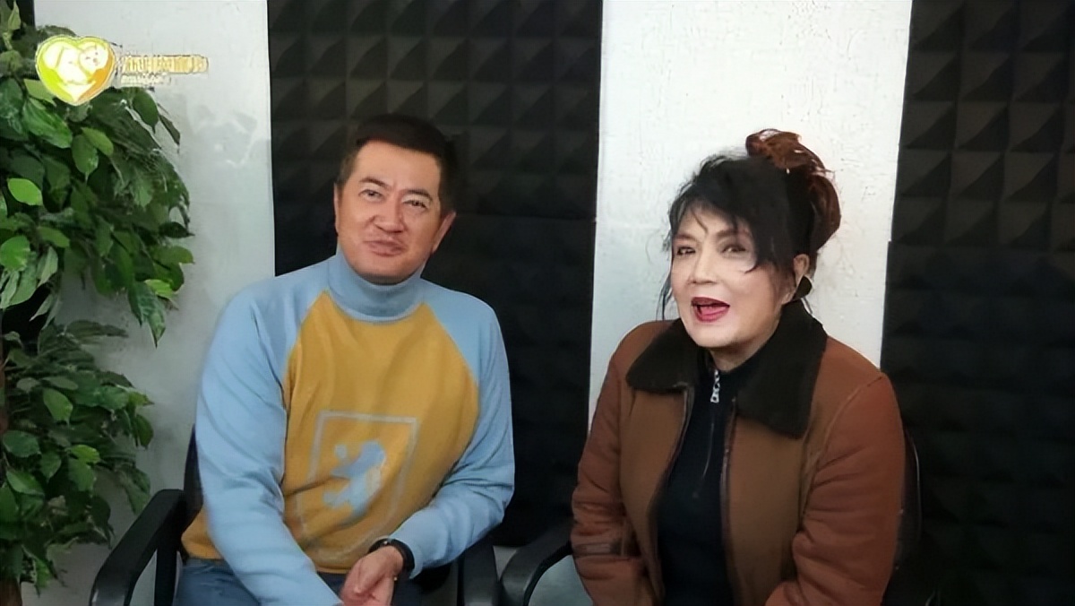 TVB男星遭哥哥指控向父亲索300万,拒谈分身家:只想送妈妈最后一程