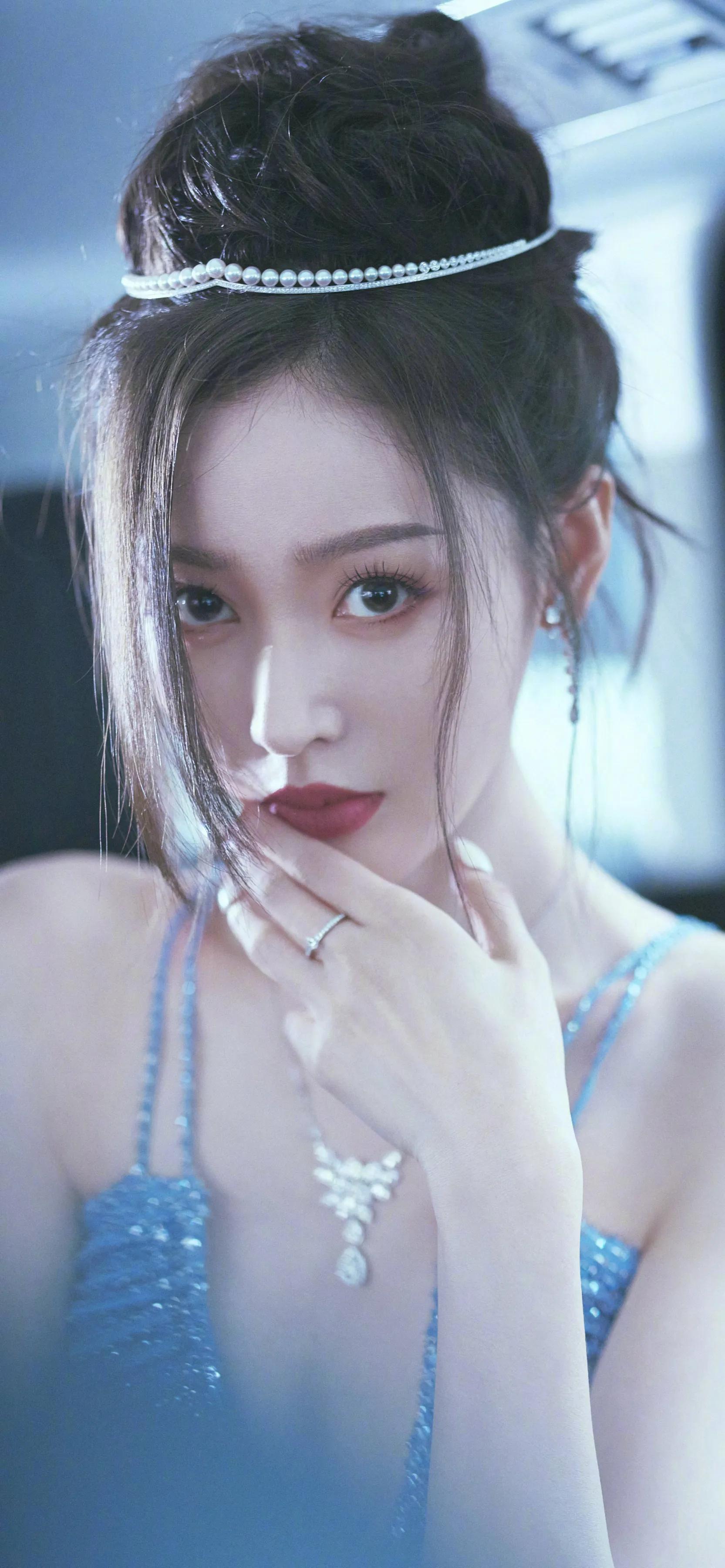 美女壁纸-第5889期-张天爱