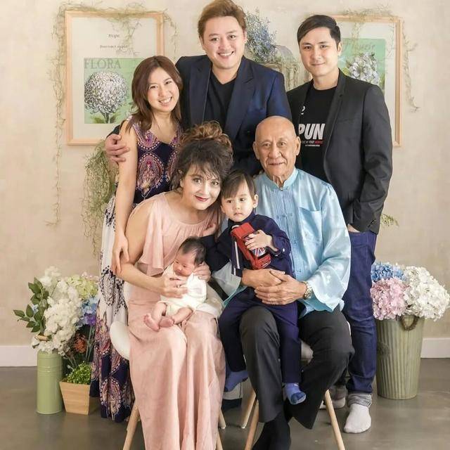 香港资深艺人离世，前夫是TVB老戏骨，黄霑鼓励入行