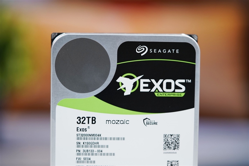 希捷銀河Exos 32TB評測：機械硬盤巔峰！容量速度可靠性都無可挑剔