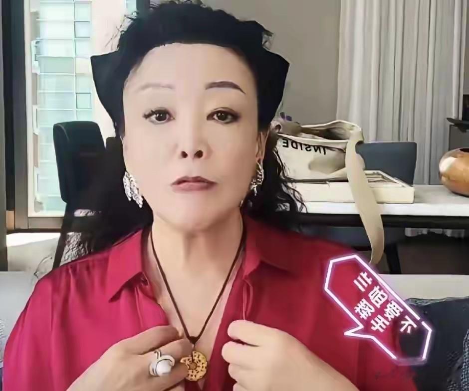 汪宝儿满月成“小大壮”，汪小菲满眼父爱，兰姐不去宴才是高情商