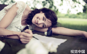 邻居在小区绿化带种菜还欺负我妈，我却劝我妈体谅邻居，并在蔬菜成熟后通知全小区业主去免费摘菜