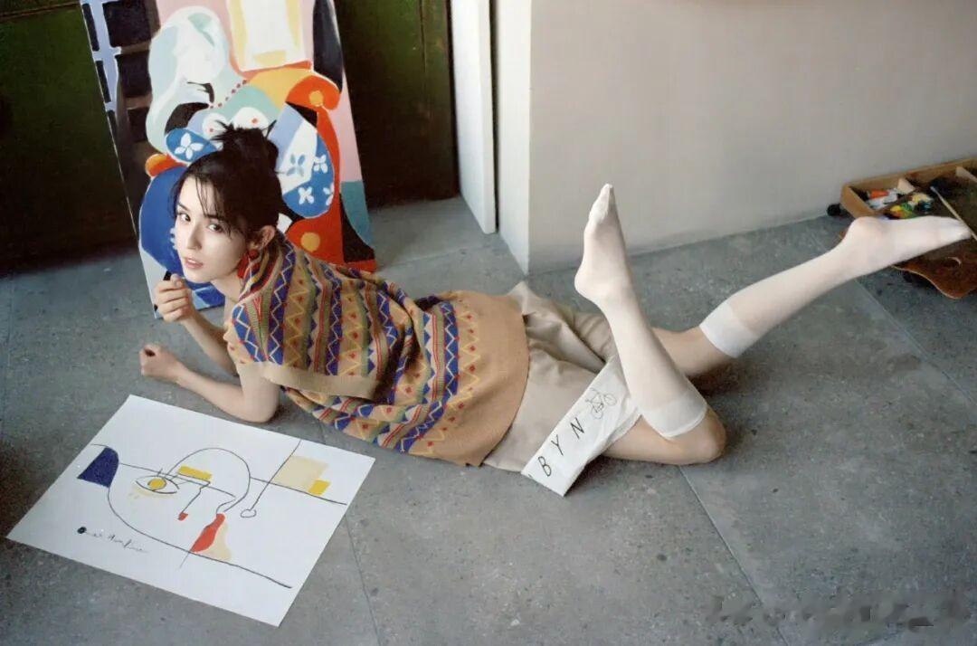 哈妮克孜,一组好看的光脚丫美腿裙装穿搭。