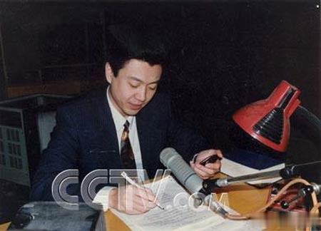 1994年杨柳主持新闻联播图。气质温润俊美脱俗，难怪她们会沦陷。
