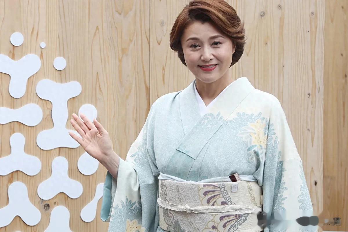 藤原纪香：从争议儿媳到梨园贤妻，十年默默付出终逆转口碑