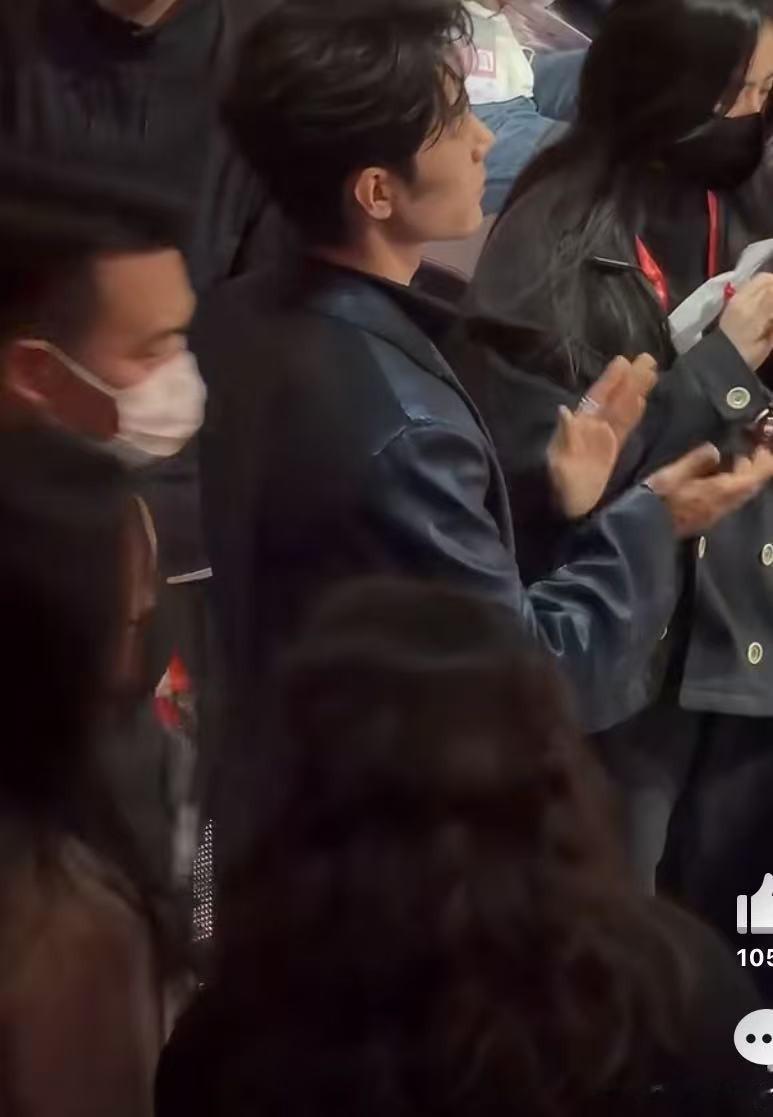 “余生夫妇”微博之夜的糖！肖战台下给杨紫鼓掌，多个细节甜到炸
