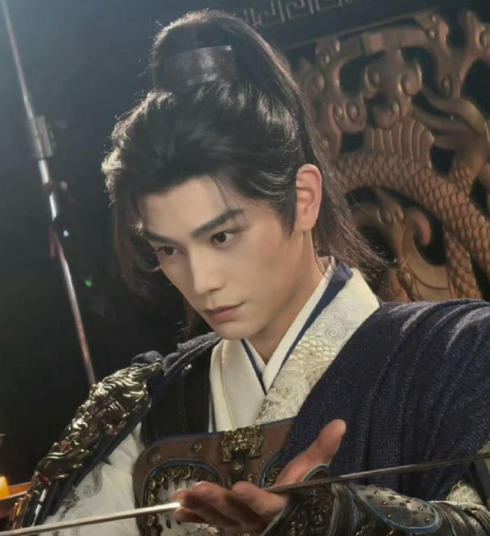 宋祖儿《司宫令》开机照曝光！宋制小厨娘太软萌，男主状态也不错