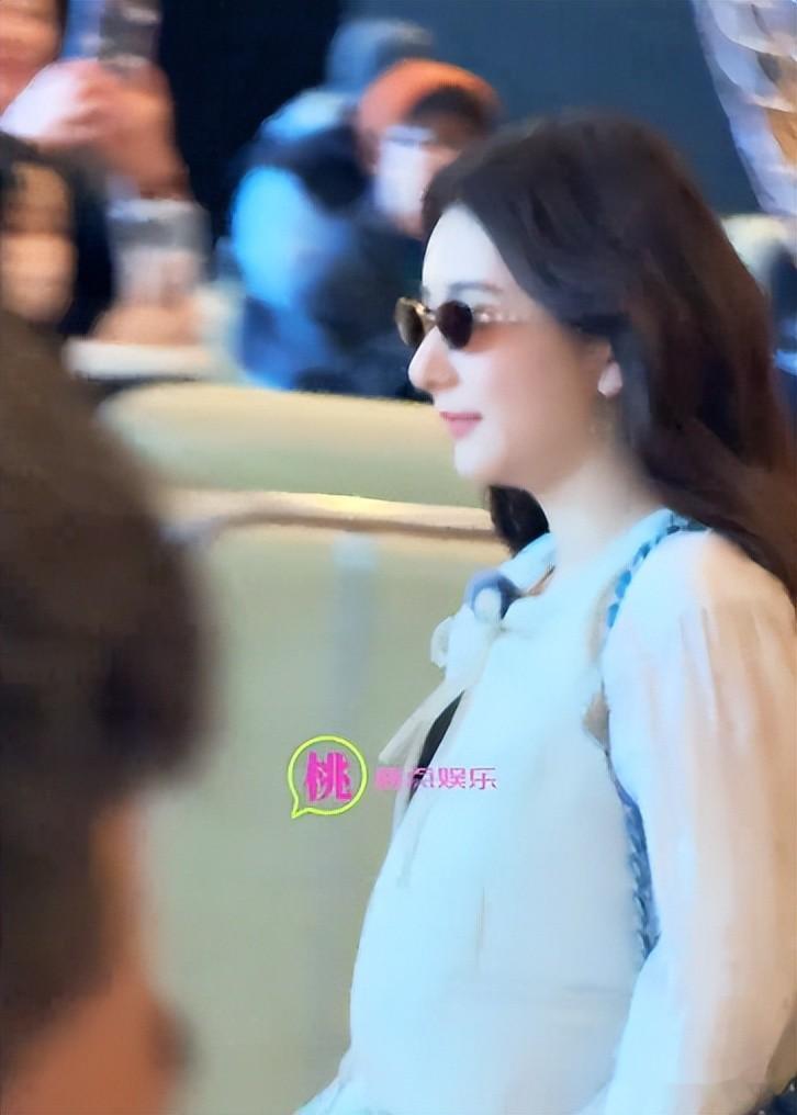 《桃花坞》新路透：方媛腿短个矮，周涛嫩成少女，贺峻霖一身高奢