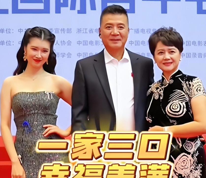 彻底开除星二代! 茹萍女儿演郝倩倩走红, 离婚至今带娃住家很幸福
