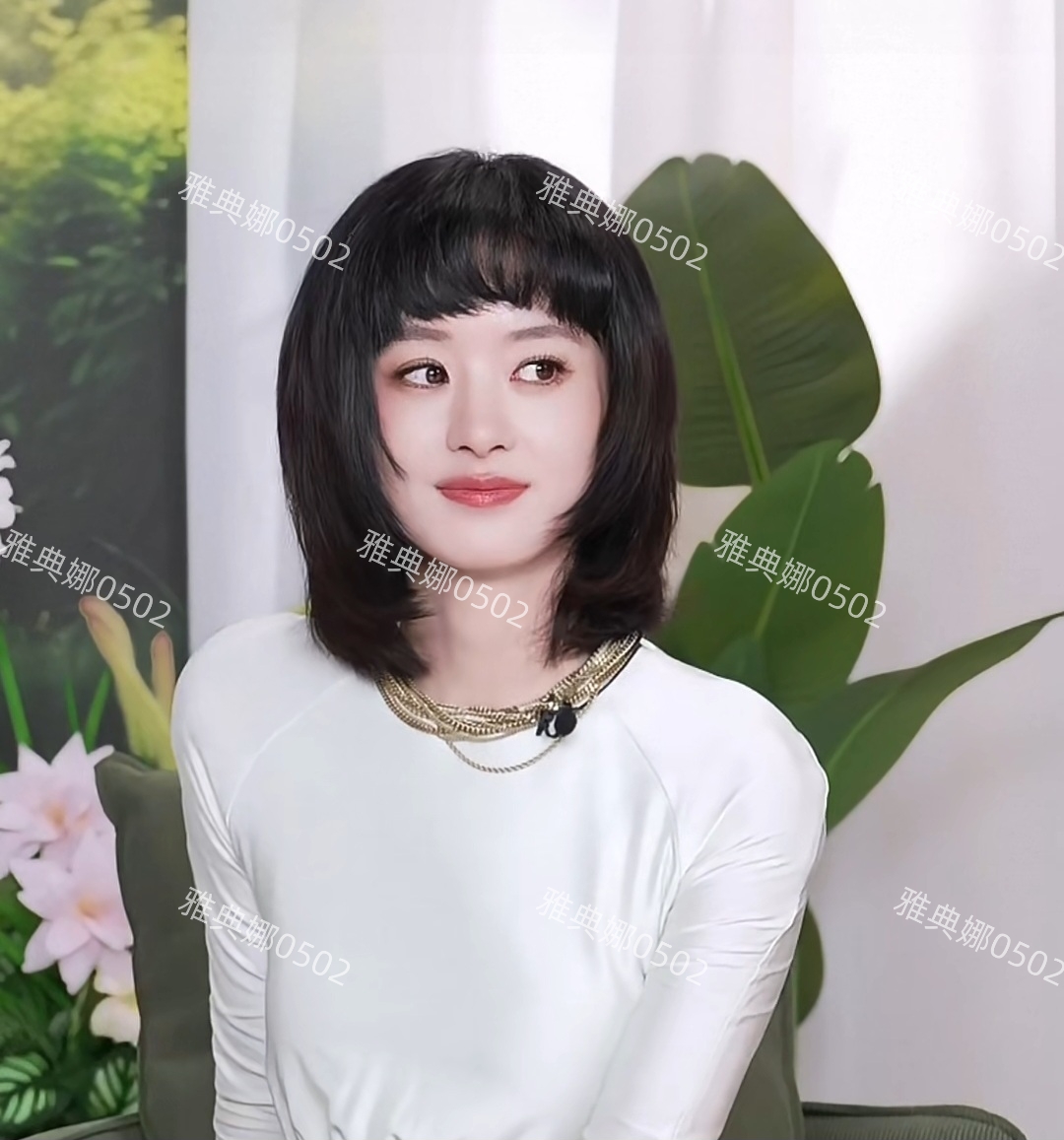 赵丽颖这个发型是假发吗？虽然甜美减龄，但却显得脸很圆五官很钝