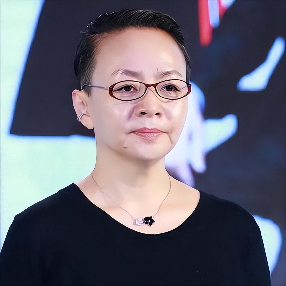 身价超百亿,坐拥北京一条街,有私人飞机,京圈顶级富婆有哪些