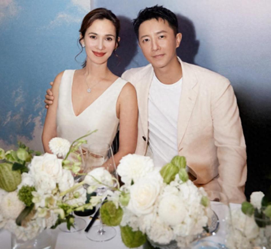 韩庚带老婆过二人世界被偶遇！素颜有点女化，卢靖姗产后状态超好