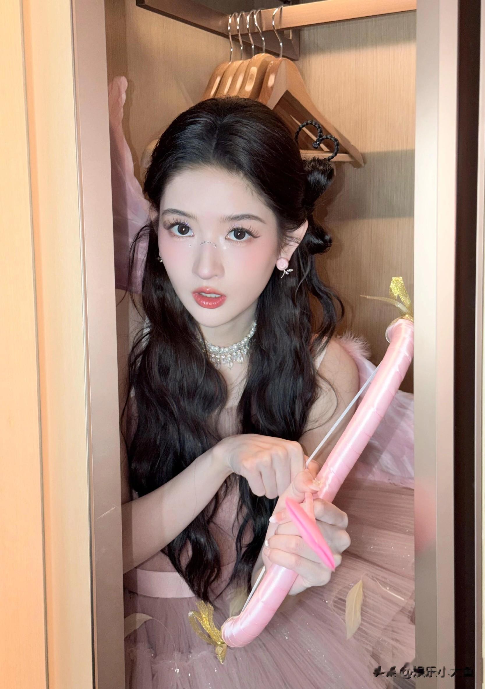 王玉雯小年分享美照，穿粉色公主裙，美得像童话里的主角！