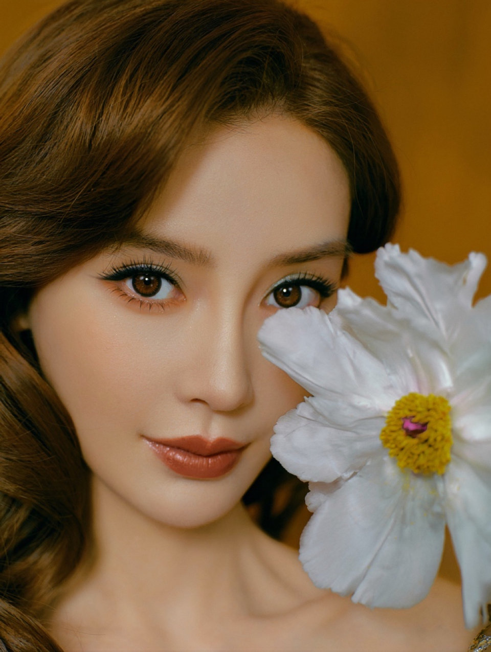 Angelababy杨颖今日份物料，像是从油画里走出来的公主