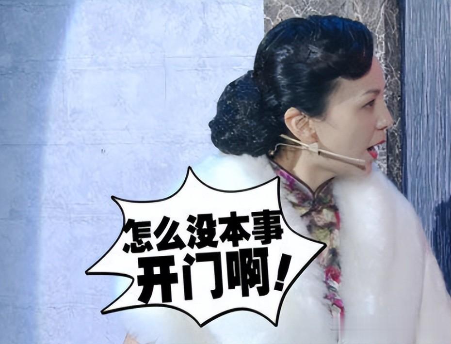 55岁王琳现状：白裙配王冠化身冰雪女王，行走于T台上气场超强