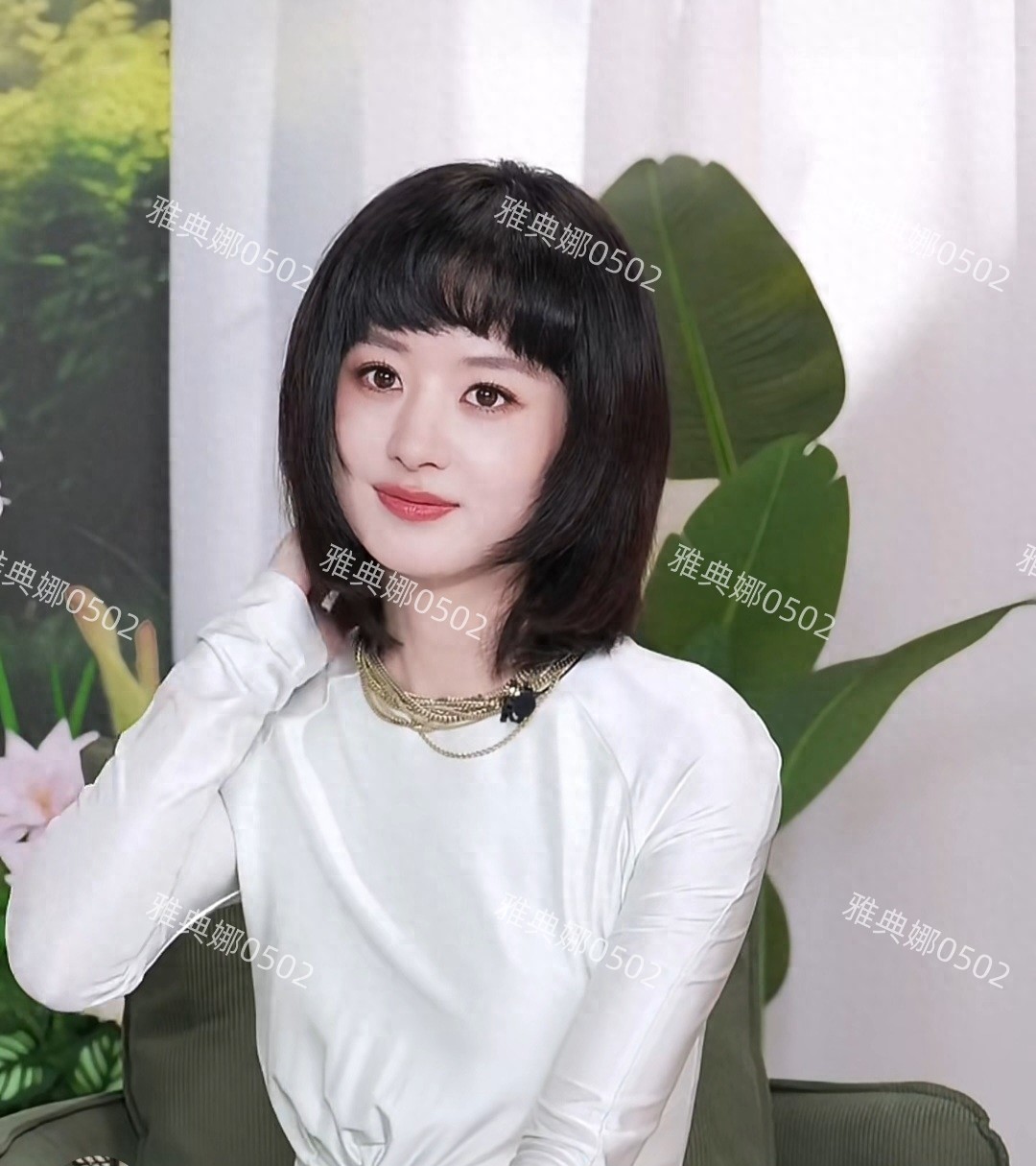 赵丽颖这个发型是假发吗？虽然甜美减龄，但却显得脸很圆五官很钝