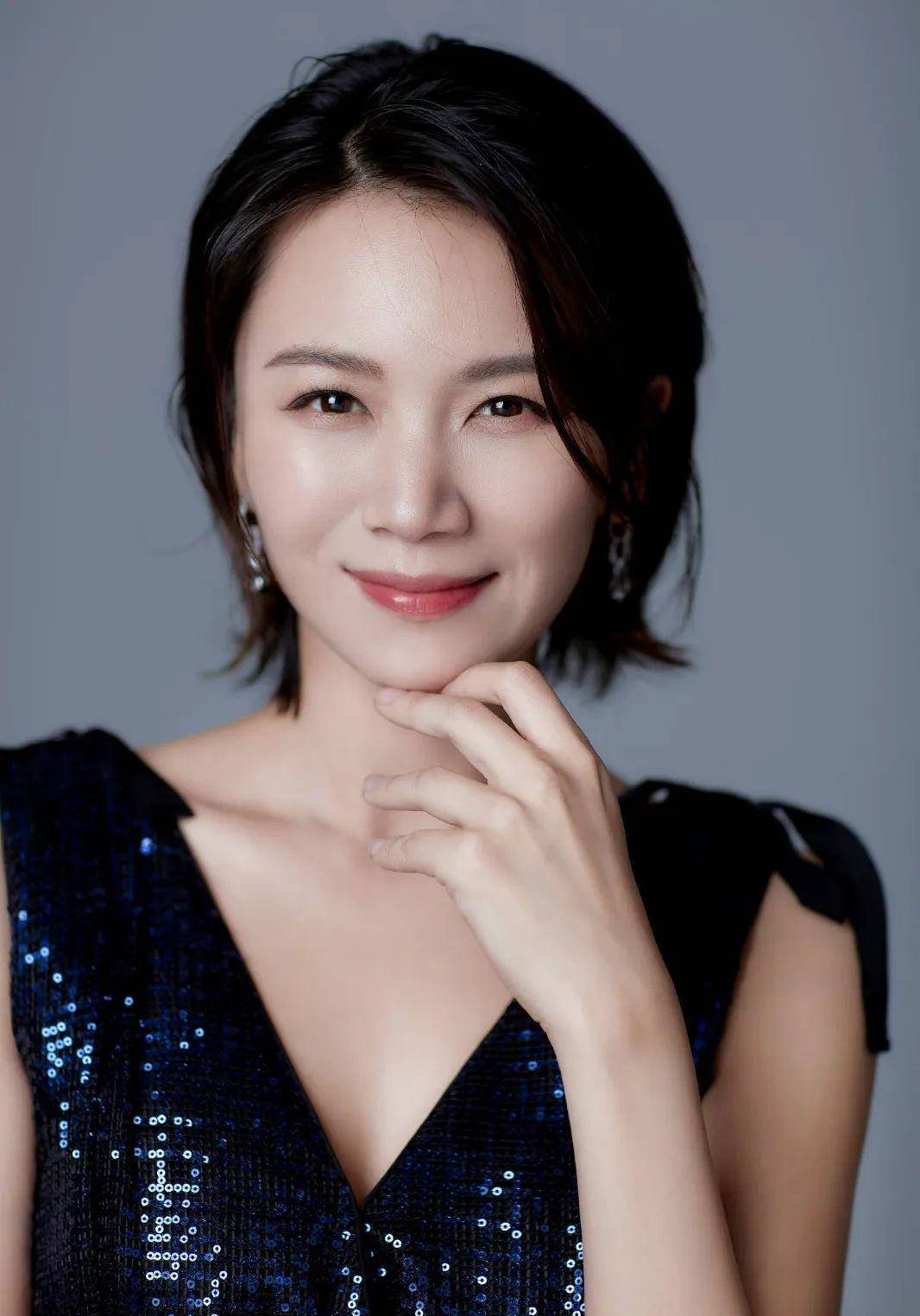 离开陈思诚后,她闪婚外国富豪7个月就离婚,如今单身带娃很潇洒