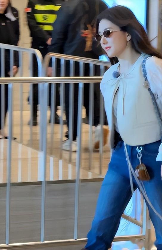 《桃花坞》新路透：方媛腿短个矮，周涛嫩成少女，贺峻霖一身高奢