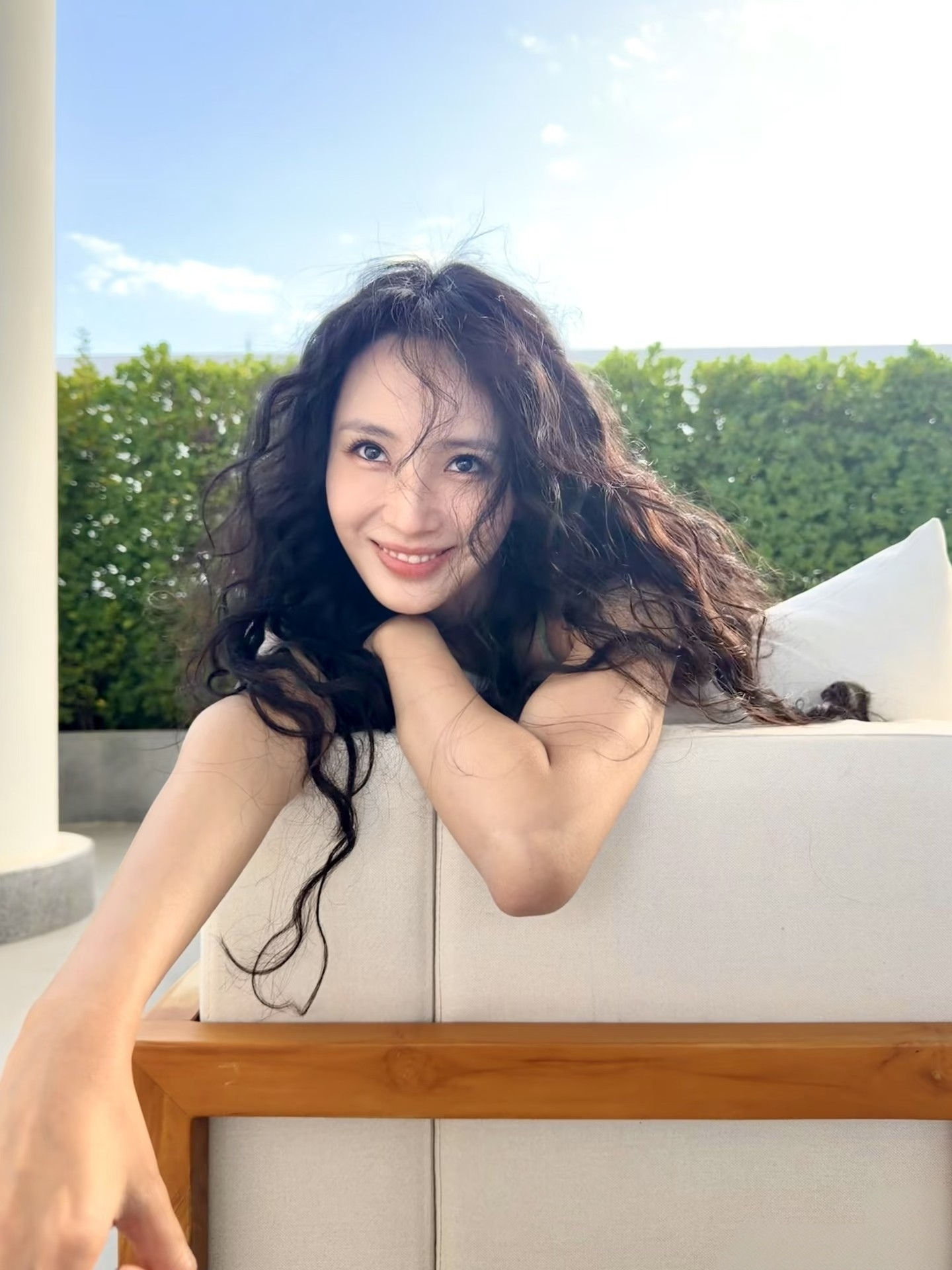 王紫璇穿泳衣晒太阳,大秀好身材!