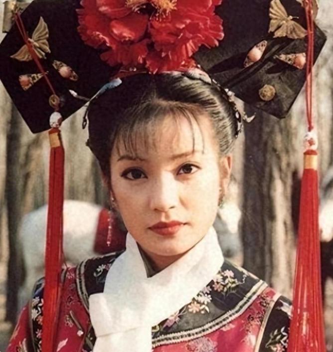 一手好牌打稀烂，50岁赵薇再迎一大噩耗，但她有一点仍让人膈应！