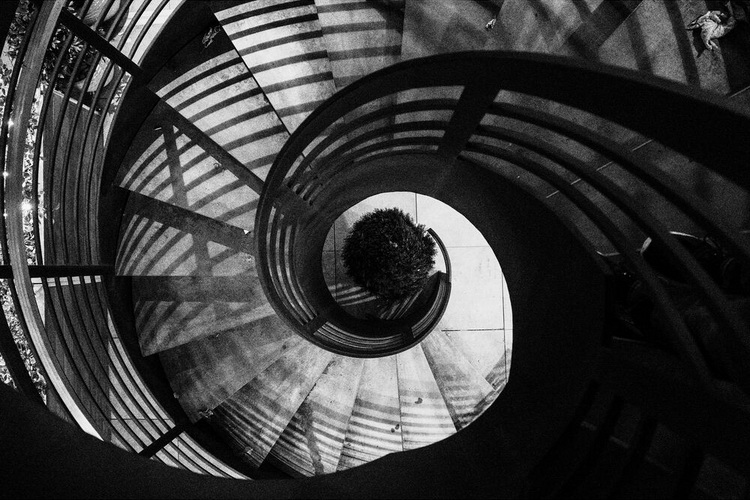 不到徠卡黑白機1/4！理光GR IV Monochrome性價比“爆棚”