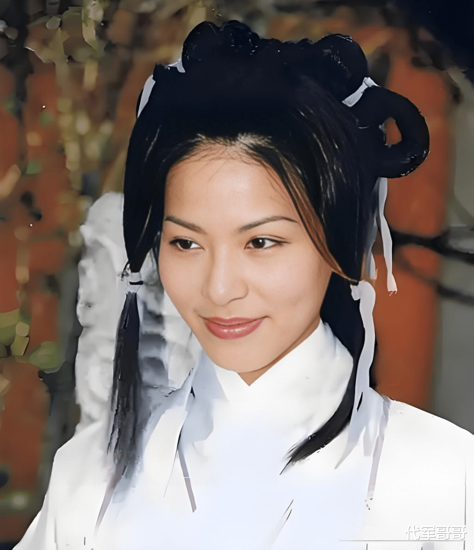 50岁滕丽名近况曝光！嫁金融才俊12年没生孩子，如今尽情享受丁克生活