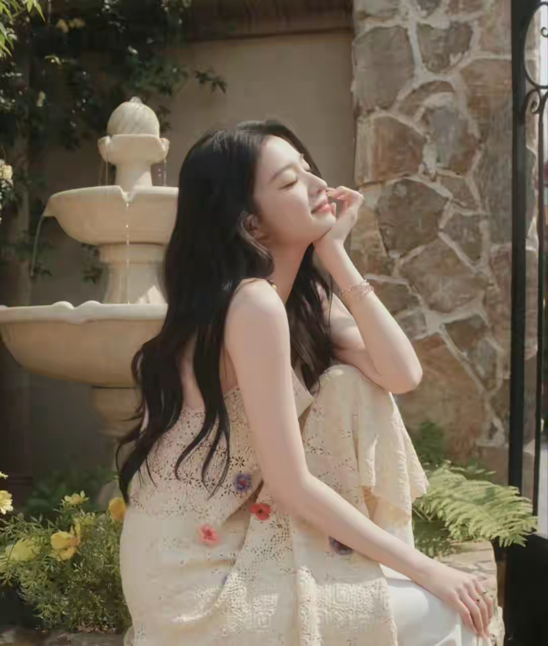 王楚然 美丽庄园，恬静白裙少女