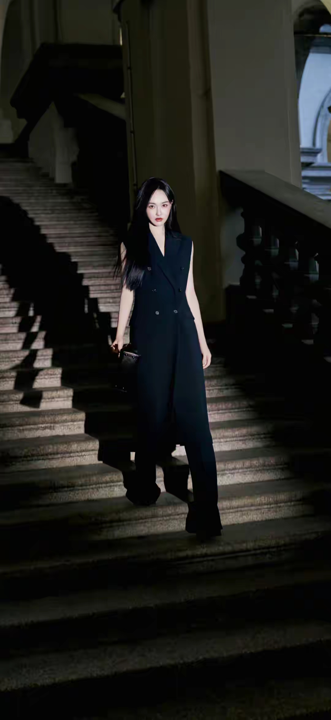 内娱女星门面担当唐嫣壁纸，唐嫣最新干练御姐风壁纸美图