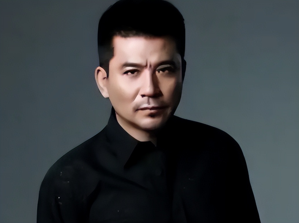 他因长得太帅,被张艺谋拒绝,结婚40年无绯闻,如今70岁无儿无女