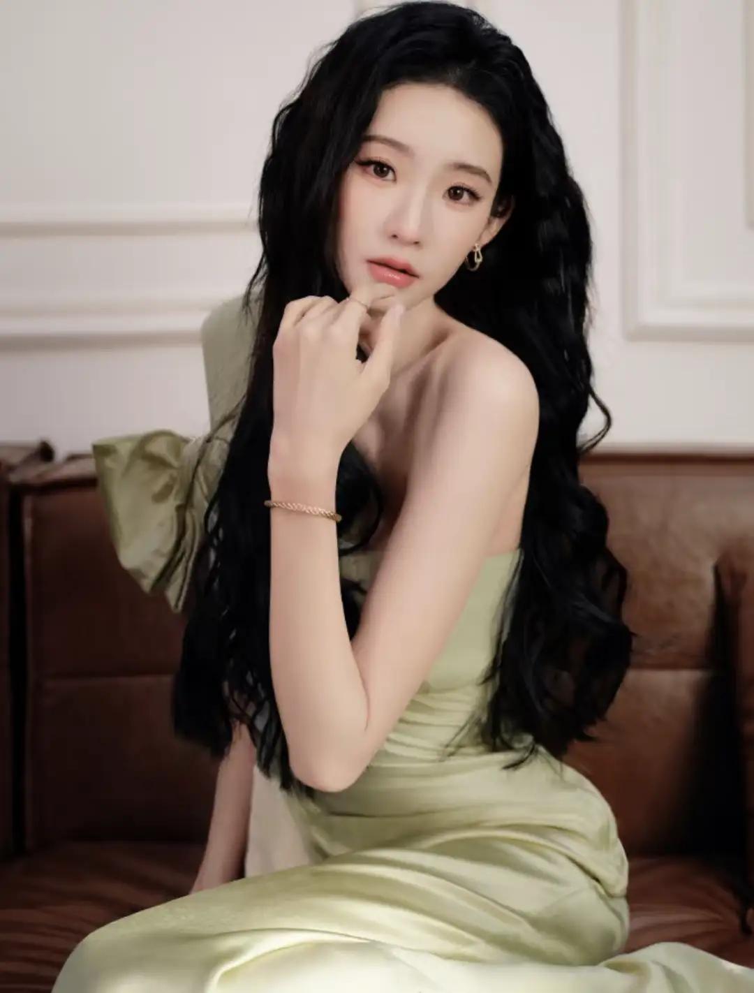 张艺凡，好身材魅力女神